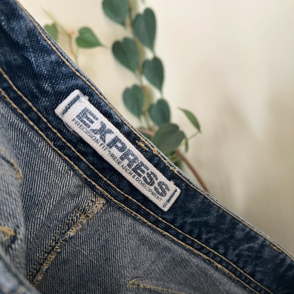 Express Precision Fit Denim Skirt sz 2 - Picture 12 of 13